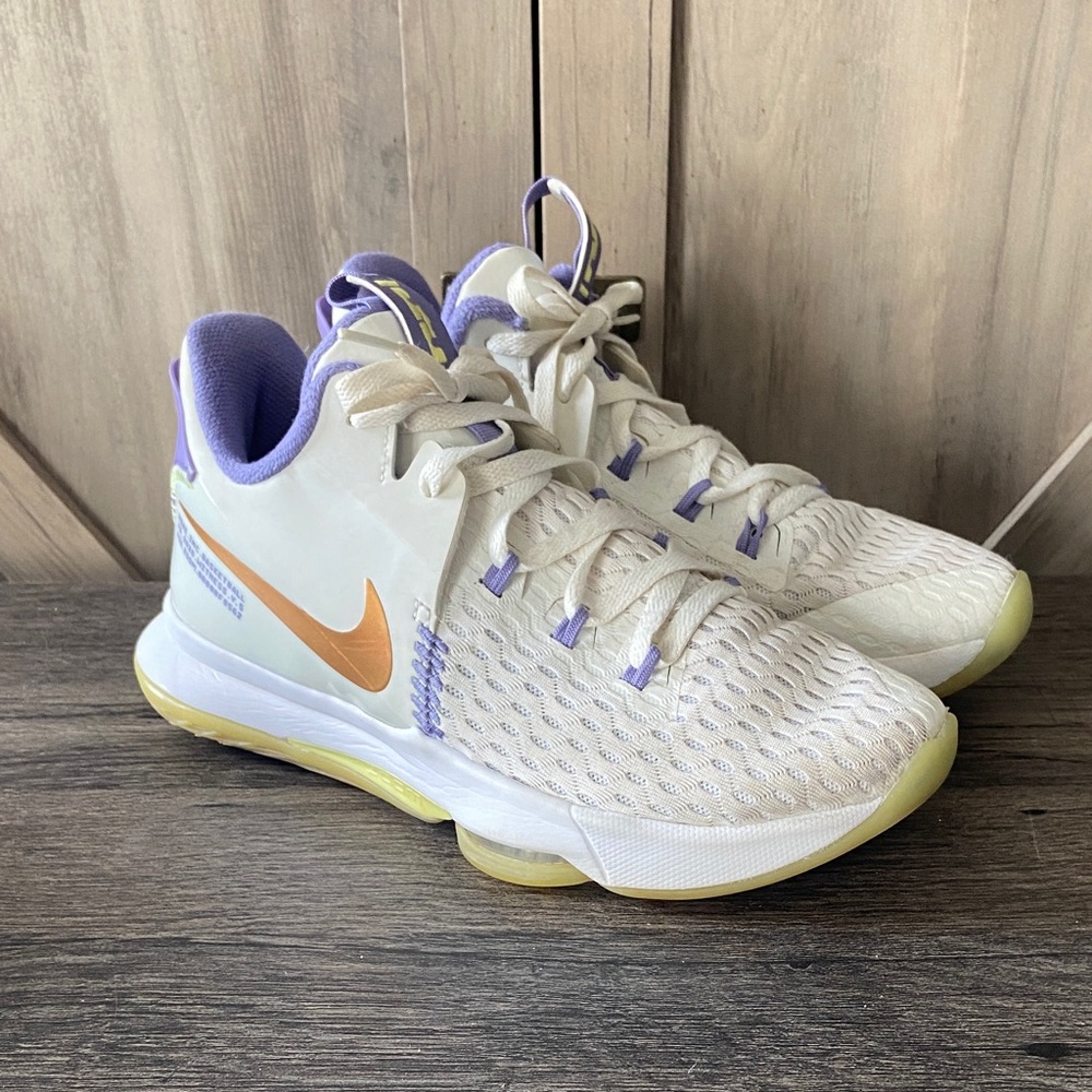 Nike Basketball Sneakers Lebron James Witness 5 Women’s Size 10